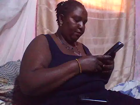 Snapshot of big_clits chatting on November 5, 2025, 7:33 am big clits online show from November 5, 2025, 7:33 am