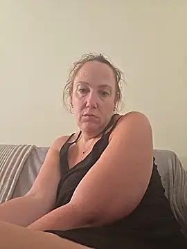 Snapshot of Wisie_Cutie chatting on May 21, 2026, 3:42 pm Wisie Cutie online show from May 21, 2026, 3:42 pm