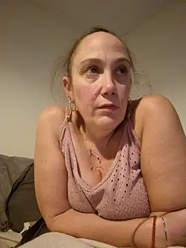 Wisie Cutie online show from November 17, 2025, 11:20 pm