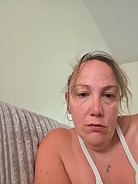 Snapshot of Wisie_Cutie chatting on April 21, 2026, 10:11 am Wisie Cutie online show from April 21, 2026, 10:11 am