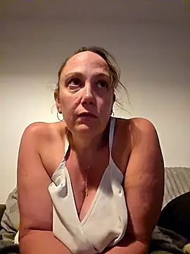 Snapshot of Wisie_Cutie chatting on April 20, 2026, 10:22 pm Wisie Cutie online show from April 20, 2026, 10:22 pm