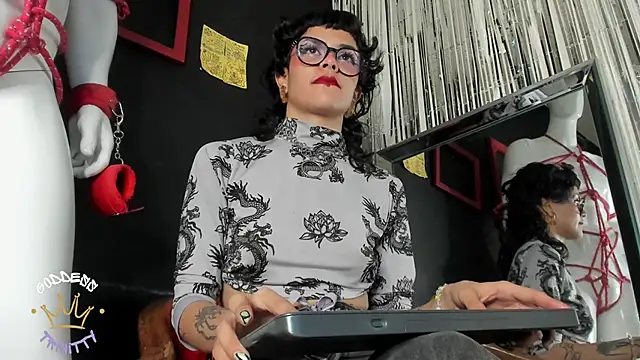 Snapshot of trinitty chatting on December 5, 2025, 4:38 pm trinitty online show from December 5, 2025, 4:38 pm