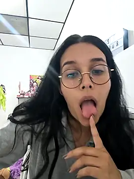 Annya-sweet online show from October 23, 2025, 2:32 am