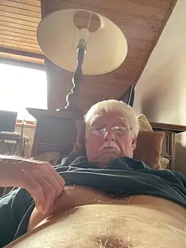 Snapshot of Steffibi1954 chatting on February 24, 2026, 10:27 am Steffibi1954 online show from February 24, 2026, 10:27 am