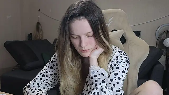 Snapshot of Nate__ chatting on December 1, 2025, 2:56 am Nate online show from December 1, 2025, 2:56 am