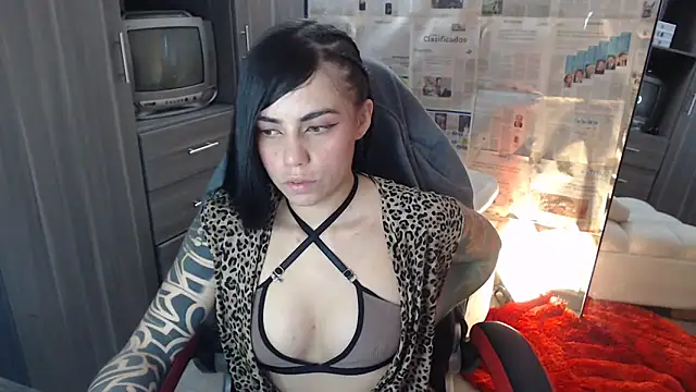 Snapshot of i_am_nina_ chatting on November 8, 2025, 10:24 pm i am nina online show from November 8, 2025, 10:24 pm