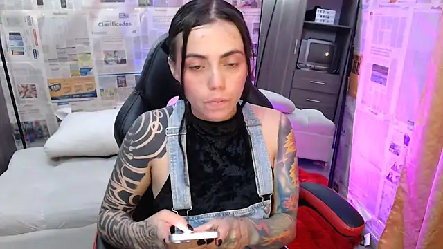 Snapshot of i_am_nina_ chatting on October 13, 2025, 2:57 am i am nina online show from October 13, 2025, 2:57 am