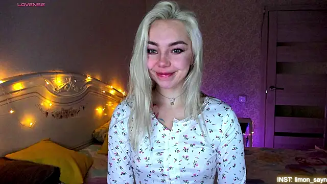 LillyMoure  online show from March 28, 2026, 11:28 pm