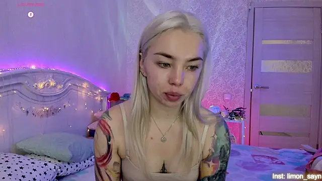 LillyMoure  online show from October 20, 2025, 1:07 am