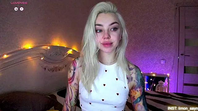 LillyMoure  online show from February 18, 2026, 11:01 pm