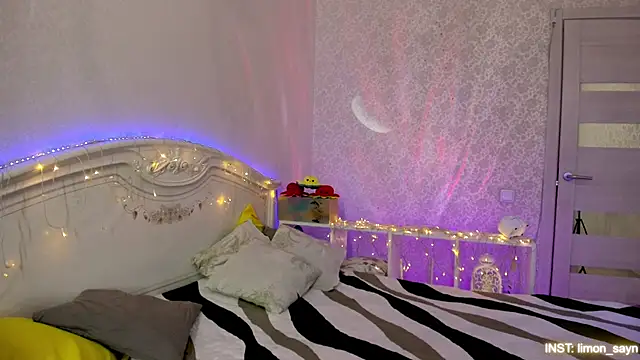 LillyMoure  online show from February 3, 2026, 10:59 pm