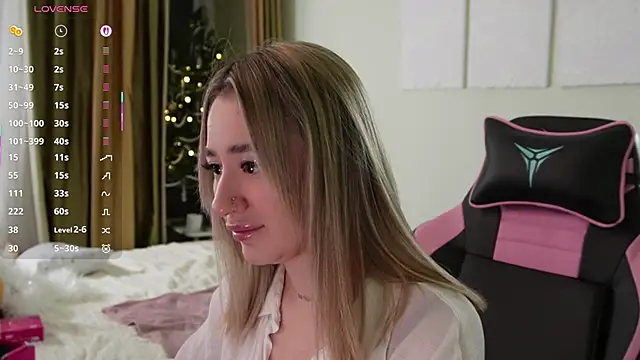 Fiona-Love online show from December 20, 2025, 5:27 pm