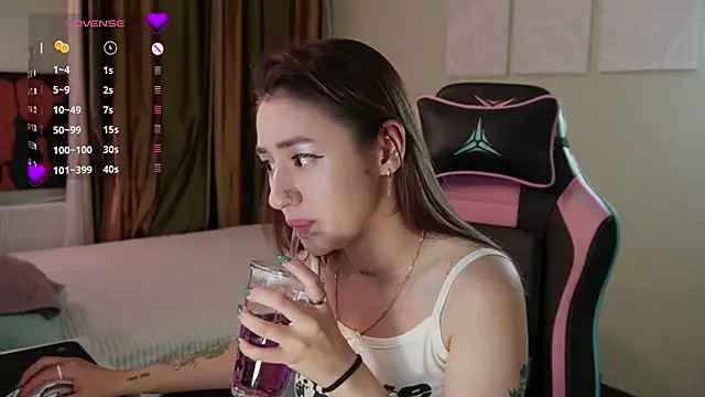 Snapshot of Fiona-Love chatting on June 17, 2026, 5:45 pm Fiona-Love online show from June 17, 2026, 5:45 pm