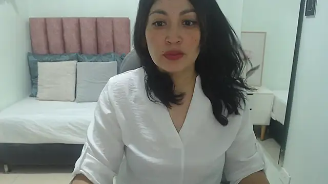 sophia hadid online show from March 3, 2026, 12:34 pm