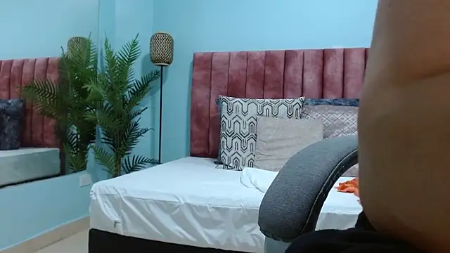 sophia hadid online show from January 8, 2026, 8:04 pm