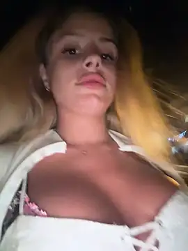 Snapshot of BritneyDimond chatting on December 20, 2024, 10:11 pm BritneyDimond online show from December 20, 2024, 10:11 pm