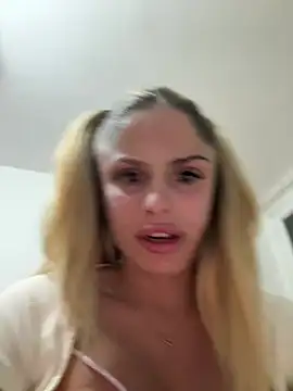 Snapshot of BritneyDimond chatting on December 22, 2024, 2:27 pm BritneyDimond online show from December 22, 2024, 2:27 pm