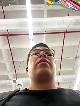 andrewmhilton  online show from December 17, 2025, 8:14 pm