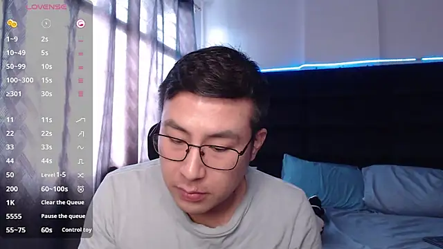 andrewmhilton  online show from October 28, 2025, 6:51 pm