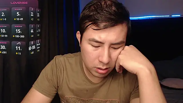 andrewmhilton  online show from December 2, 2025, 6:26 am