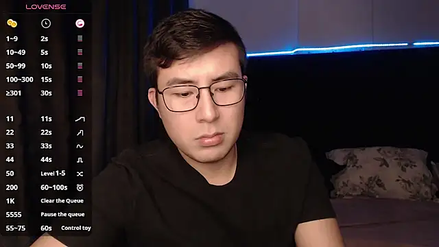 andrewmhilton  online show from November 19, 2025, 6:24 am