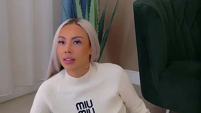 Snapshot of Bailey_Rush chatting on December 15, 2025, 6:03 pm Bailey Rush online show from December 15, 2025, 6:03 pm