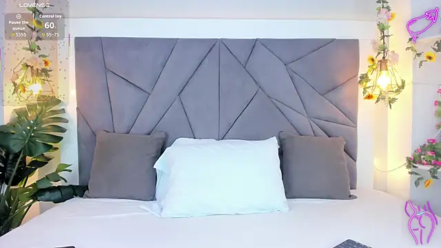 Snapshot of KiarhaTrixie chatting on November 11, 2025, 3:12 am KiarhaTrixie online show from November 11, 2025, 3:12 am