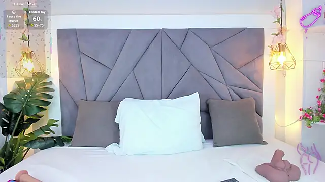 Snapshot of KiarhaTrixie chatting on October 16, 2025, 11:29 am KiarhaTrixie online show from October 16, 2025, 11:29 am