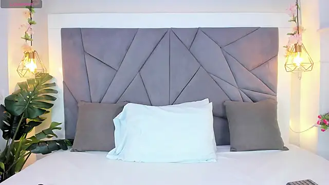 Snapshot of KiarhaTrixie chatting on October 14, 2025, 11:22 am KiarhaTrixie online show from October 14, 2025, 11:22 am