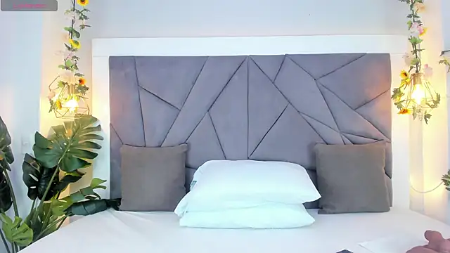 Snapshot of KiarhaTrixie chatting on November 25, 2025, 3:07 am KiarhaTrixie online show from November 25, 2025, 3:07 am