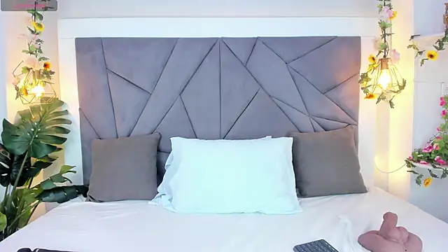 Snapshot of KiarhaTrixie chatting on November 19, 2025, 3:17 am KiarhaTrixie online show from November 19, 2025, 3:17 am