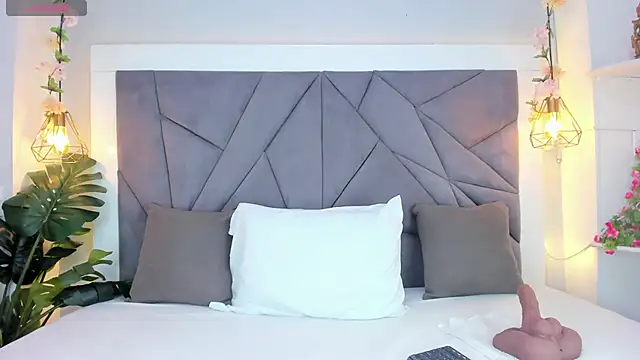 Snapshot of KiarhaTrixie chatting on October 3, 2025, 11:23 am KiarhaTrixie online show from October 3, 2025, 11:23 am