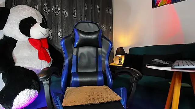 LiamCossio  online show from April 13, 2026, 11:14 am