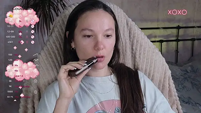 Snapshot of lil_luna_x chatting on February 23, 2026, 7:03 pm lil luna x online show from February 23, 2026, 7:03 pm