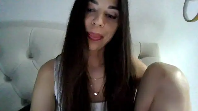 Snapshot of Mika_Gold chatting on May 31, 2026, 8:20 pm Mika Gold online show from May 31, 2026, 8:20 pm
