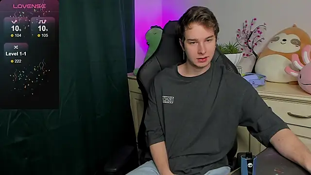 Snapshot of Vincent_Strong chatting on September 14, 2025, 8:15 am Vincent Strong online show from September 14, 2025, 8:15 am