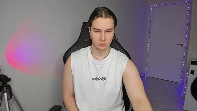 Snapshot of Vincent_Strong chatting on February 3, 2025, 7:40 am Vincent Strong online show from February 3, 2025, 7:40 am