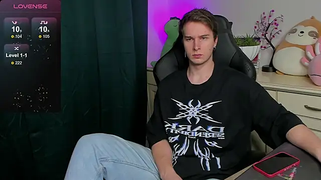 Snapshot of Vincent_Strong chatting on September 16, 2025, 1:56 pm Vincent Strong online show from September 16, 2025, 1:56 pm