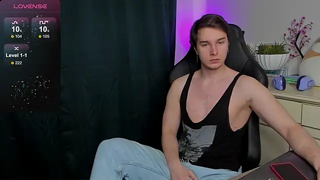 Snapshot of Vincent_Strong chatting on September 23, 2025, 2:13 pm Vincent Strong online show from September 23, 2025, 2:13 pm