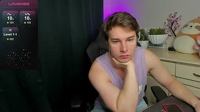 Snapshot of Vincent_Strong chatting on September 21, 2025, 8:19 am Vincent Strong online show from September 21, 2025, 8:19 am