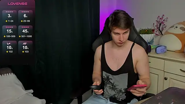 Snapshot of Vincent_Strong chatting on October 5, 2025, 8:05 am Vincent Strong online show from October 5, 2025, 8:05 am