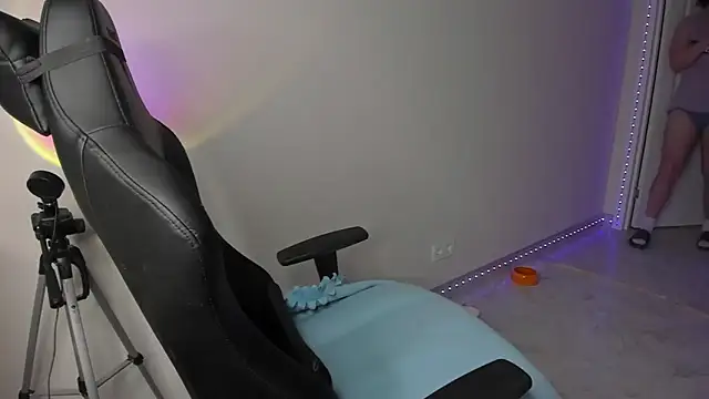 Snapshot of Vincent_Strong chatting on February 17, 2025, 7:47 am Vincent Strong online show from February 17, 2025, 7:47 am