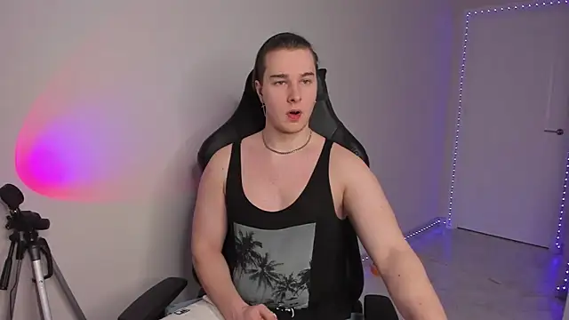 Snapshot of Vincent_Strong chatting on February 10, 2025, 7:47 am Vincent Strong online show from February 10, 2025, 7:47 am