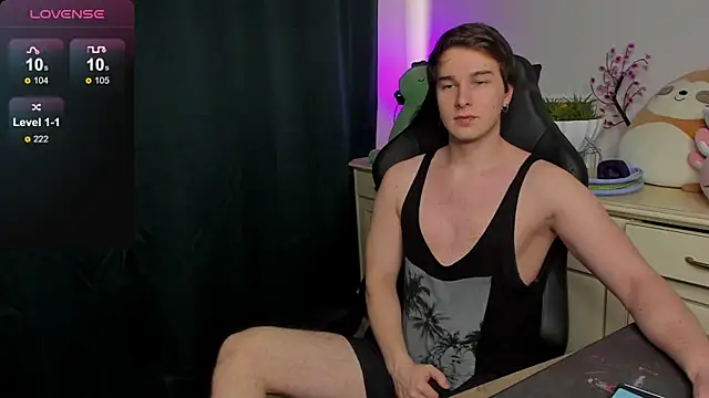 Snapshot of Vincent_Strong chatting on September 28, 2025, 12:12 pm Vincent Strong online show from September 28, 2025, 12:12 pm