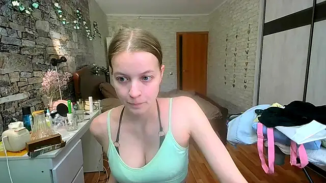 Snapshot of __Aphrodita__wow__ chatting on April 28, 2026, 1:48 pm Aphrodita wow online show from April 28, 2026, 1:48 pm