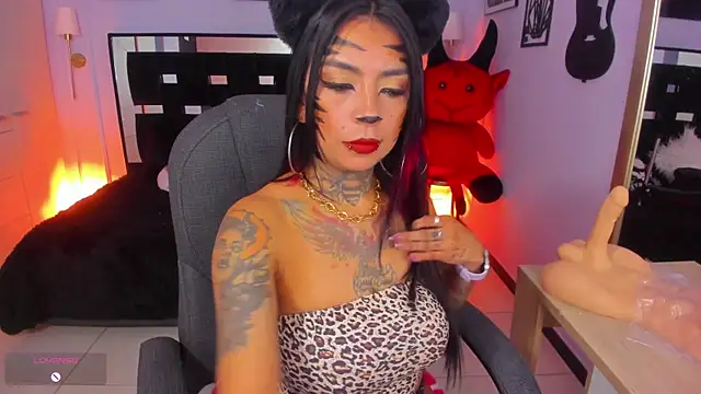 Snapshot of Kadarah chatting on October 22, 2025, 2:38 pm Kadarah online show from October 22, 2025, 2:38 pm