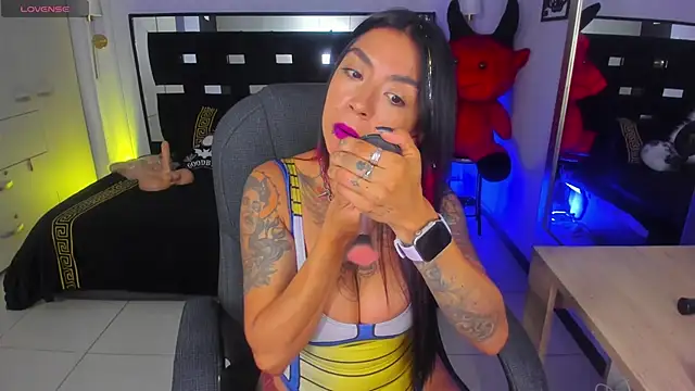 Snapshot of Kadarah chatting on November 30, 2025, 2:07 pm Kadarah online show from November 30, 2025, 2:07 pm