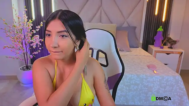 Snapshot of Happy_tits chatting on November 18, 2025, 4:32 pm Happy tits online show from November 18, 2025, 4:32 pm