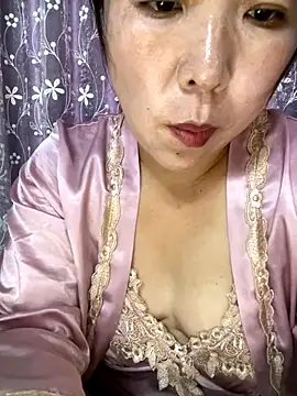 xuanxuan-w online show from September 29, 2025, 8:25 pm