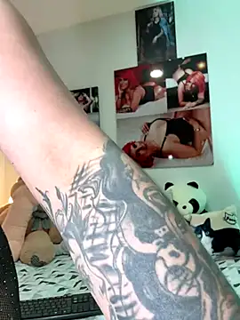 Snapshot of zafiro_mo0n chatting on December 1, 2025, 11:05 pm zafiro mo0n online show from December 1, 2025, 11:05 pm